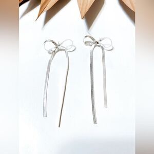 Silver bow drop earrings S252